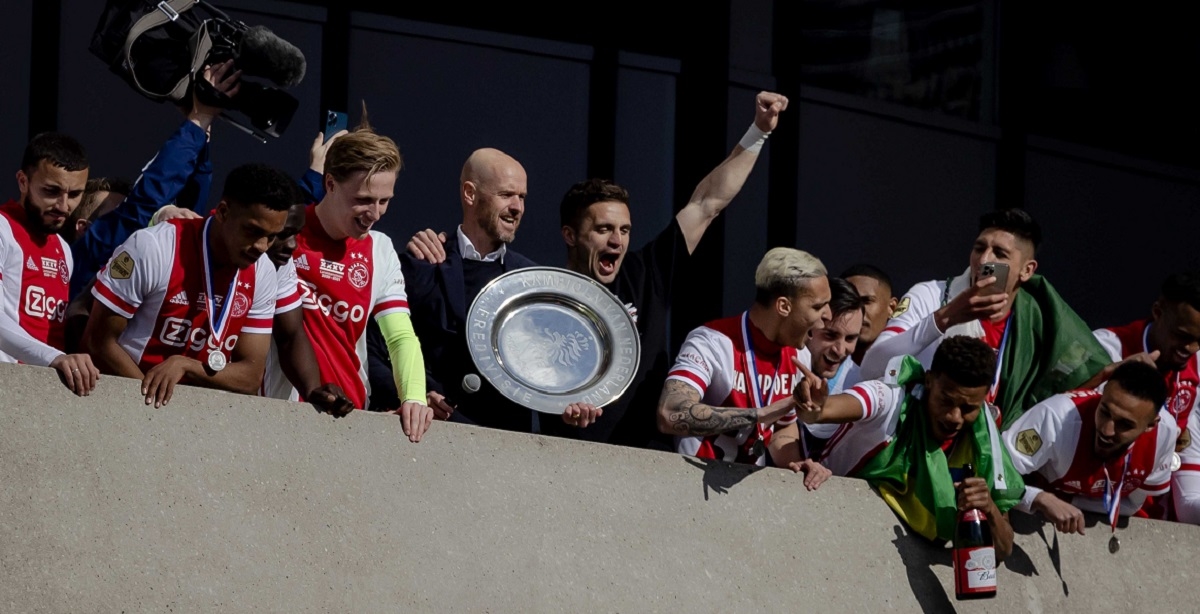 Ajax rastalio svoj trofej prvaka i podijelio ga navijačima. Legenda otkrila razlog