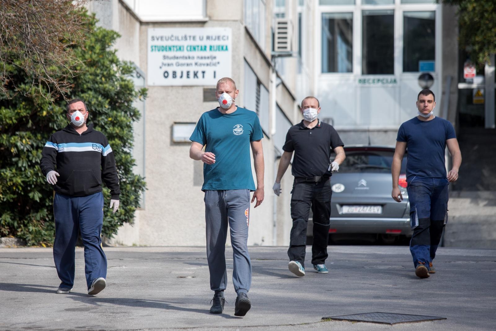 U Rijeci 22 hospitaliziranih, troje u težem stanju. Među zaraženima bolnički patolog
