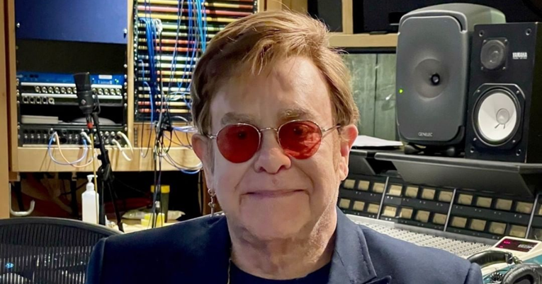 Elton John pao i ozlijedio kuk, mora na operaciju: "Osjećam znatnu bol i nelagodu"