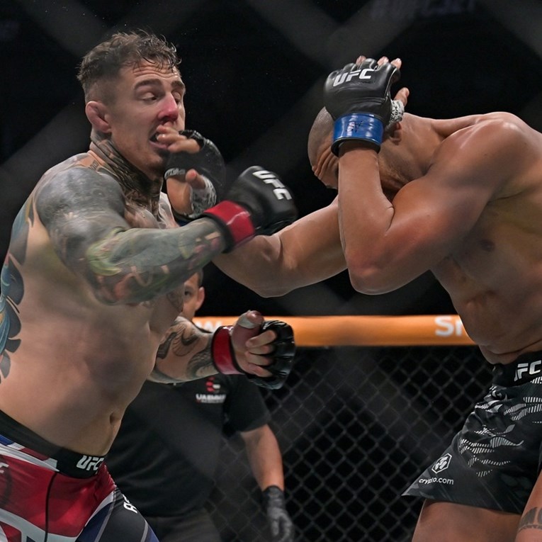 Usporena snimka pokazuje kako je stradao Aspinall i zašto je meč za titulu prekinut