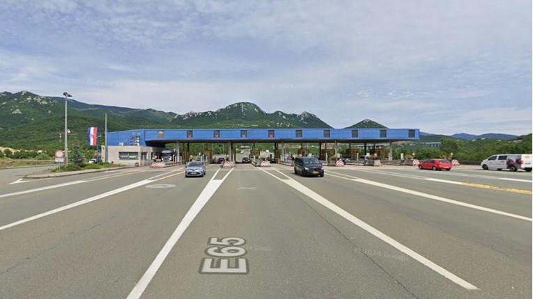 Na naplatnima kod Rijeke pobjegao iz auta i odbacio kofer s gotovo dvije kile trave