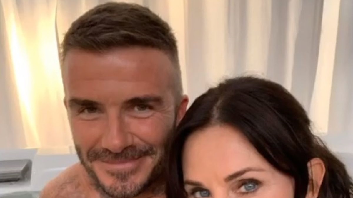 Fanovi poludjeli zbog fotke Davida Beckhama u jacuzziju s drugom ženom