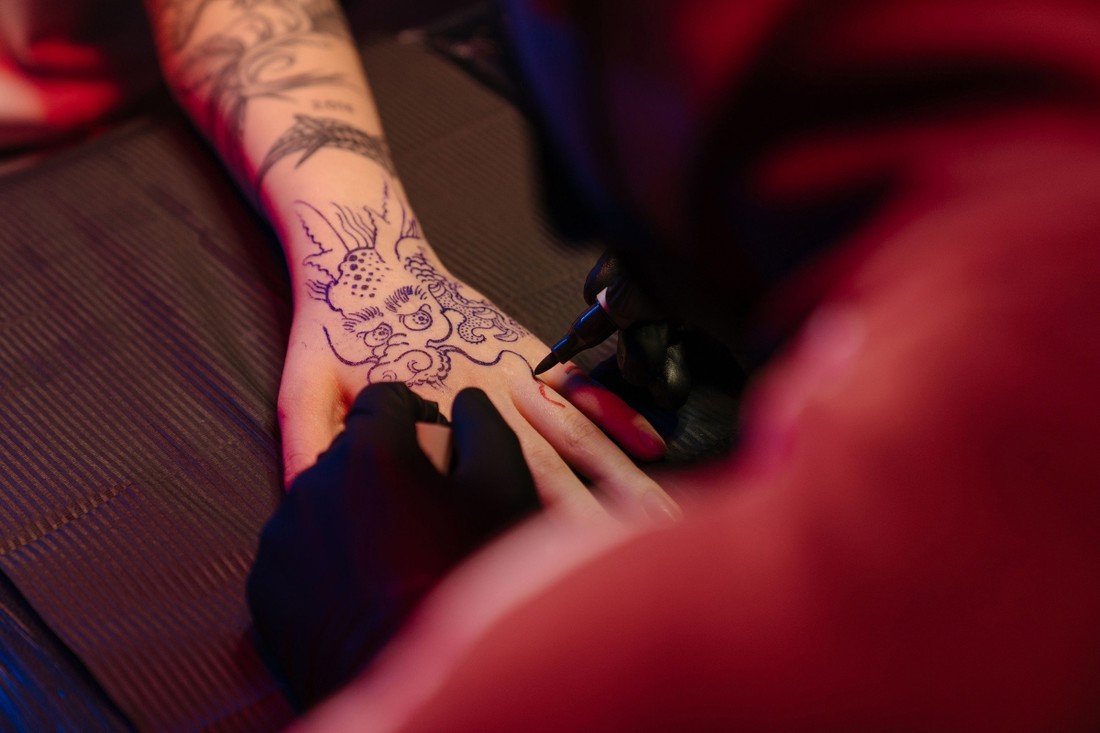 Nerealne tetovaže: Kako AI komplicira posao tattoo majstorima?
