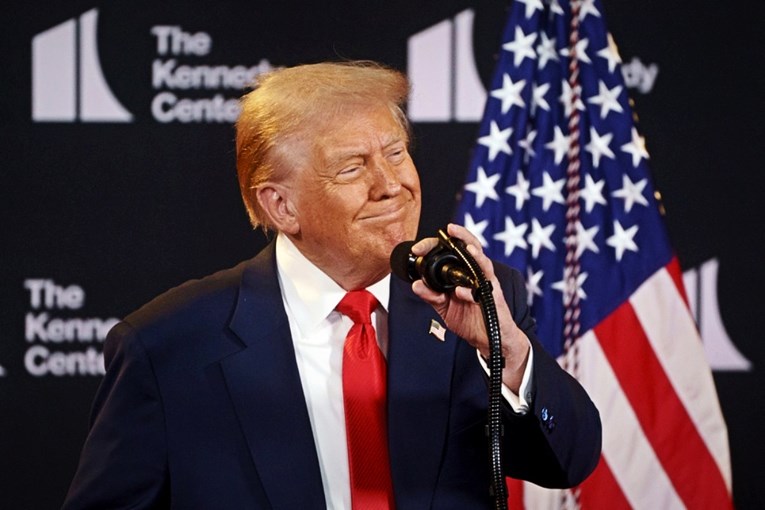 Trump uoči sastanka sa Zelenskim i europskim čelnicima: Velik dan za Ameriku