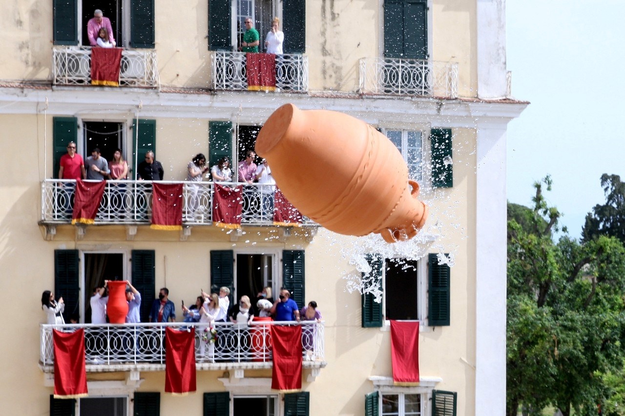 Evo kako se slavi Uskrs diljem svijeta, Grci imaju jako neobičnu tradiciju