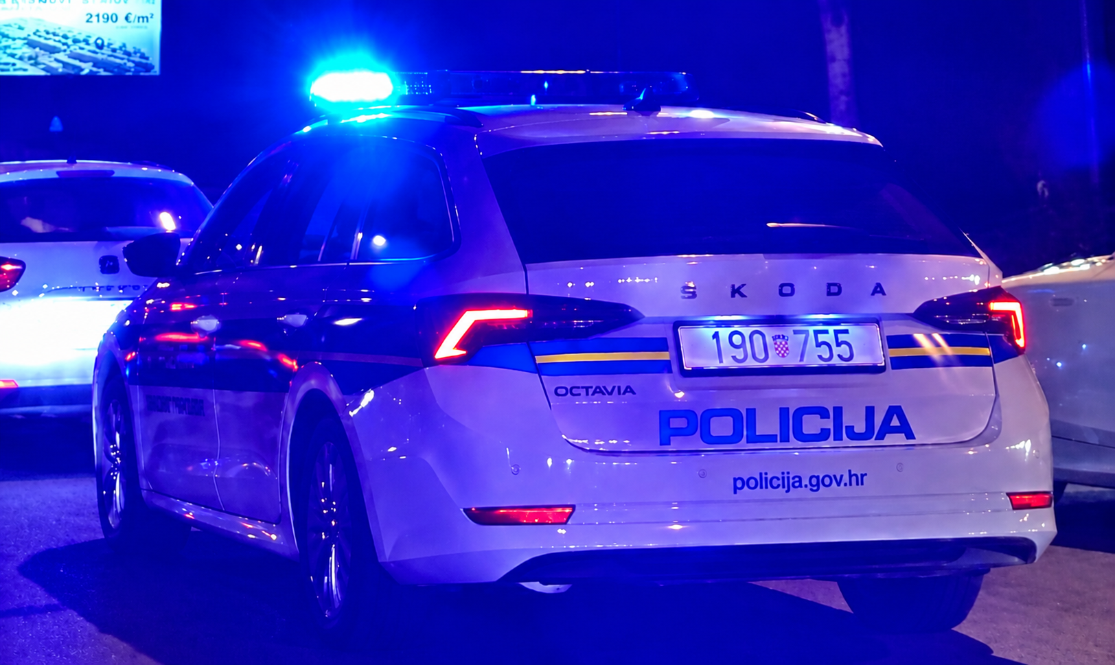 Prometna u Zagrebu, zapalio se policijski auto. Policajci micali oružje i municiju
