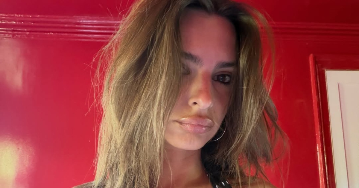 Emily Ratajkowski pokazala savršenu haljinu s točkicama za sezonu pred nama