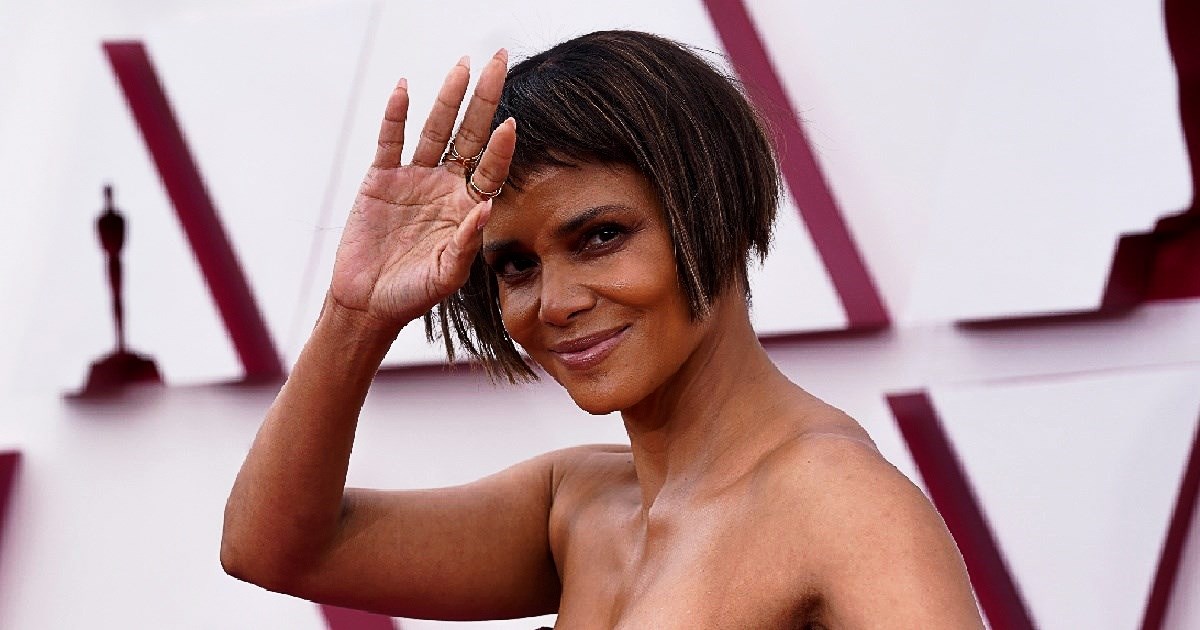 Zbog frizure Halle Berry nitko nije gledao u njezin dekolte