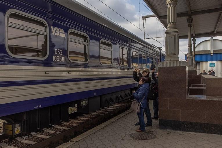 Ruski napadi poremetili željeznički promet u Ukrajini
