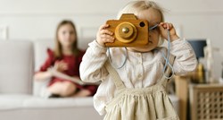 Stručnjaci upozoravaju roditelje da ne objavljuju fotografije djece na internetu