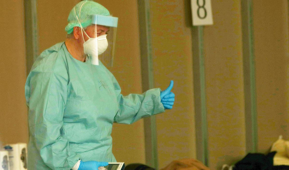 Novi Zeland uveo samoizolaciju za sve putnike, Saudijska Arabija ukinula međunarodne letove