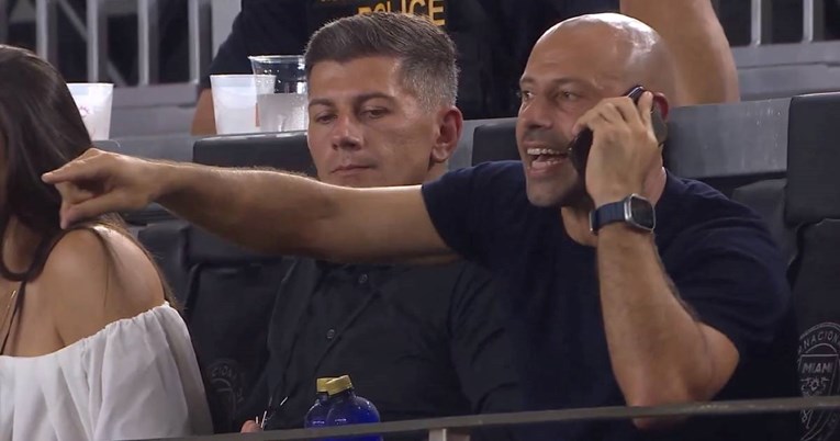 VIDEO Mascherano dobio crveni pa na zabranjen način nastavio voditi momčad