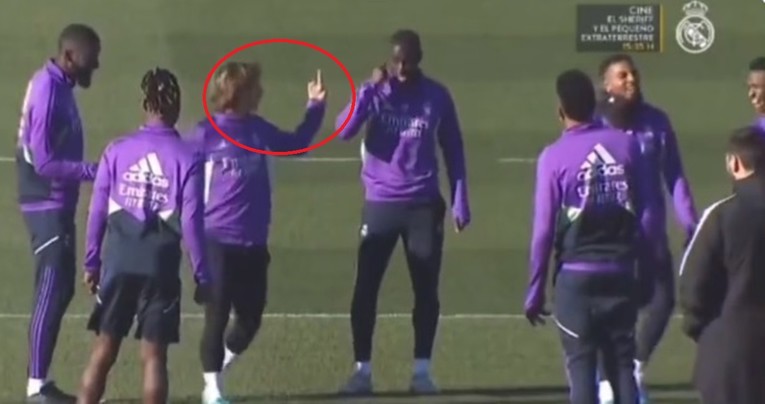 VIDEO Modrić pokazao srednji prst suigraču, Vinicius i Rudiger umirali od smijeha