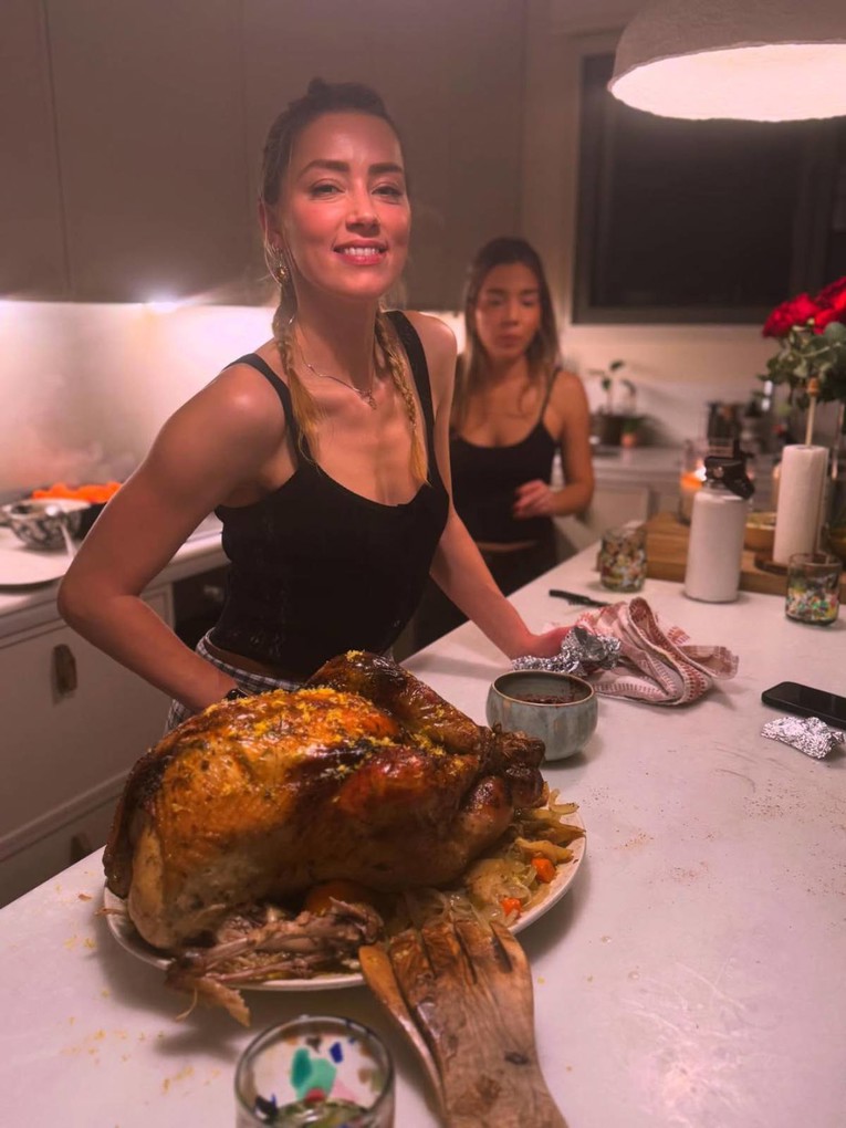 Kako danas izgleda i živi Amber Heard (koristi drugo ime)