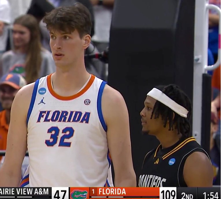 VIDEO Ima 20 godina, visok je 236 cm i piše povijest. Reakcija protivnika je hit