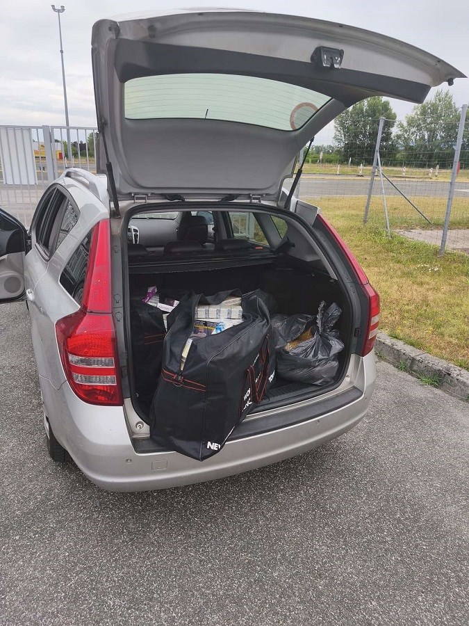 FOTO Carinici kod Črnomerca zaplijenili 24.000 cigareta i 25 kila duhana