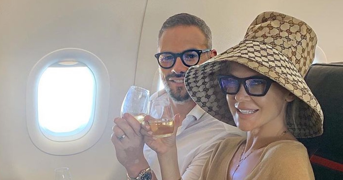 Šuput objavila fotku iz aviona, pratitelji ne prestaju komentirati detalj iza nje