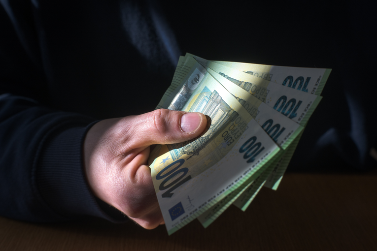 Legla vam je veća plaća u prosincu? Ne vraćajte ništa prije ove provjere