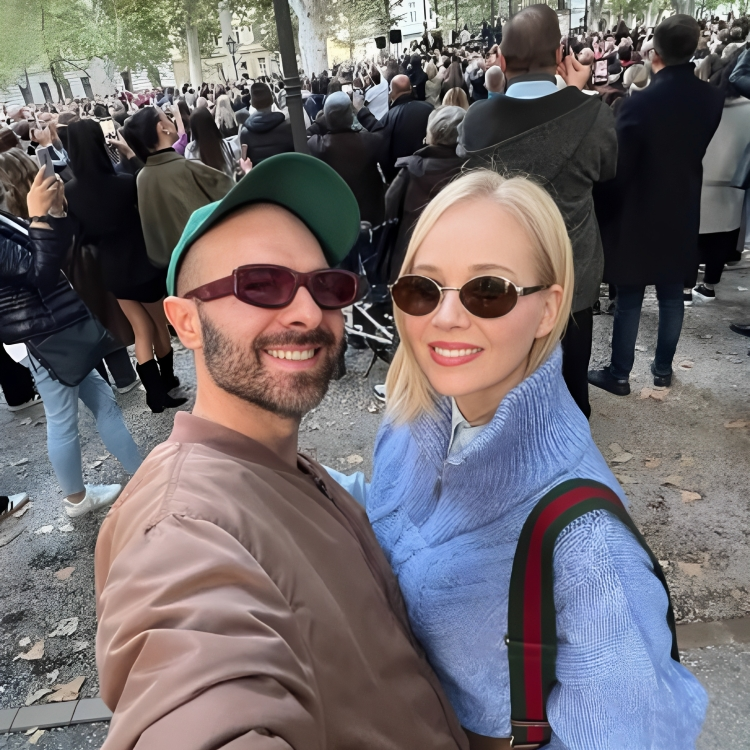 Jelena Rozga bila među mnoštvom na Zrinjevcu i pjevala u čast Halidu Bešliću