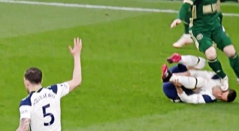VIDEO Zvijezdi Tottenhama protivnik stao na glavu. VAR odlučio da nije za karton