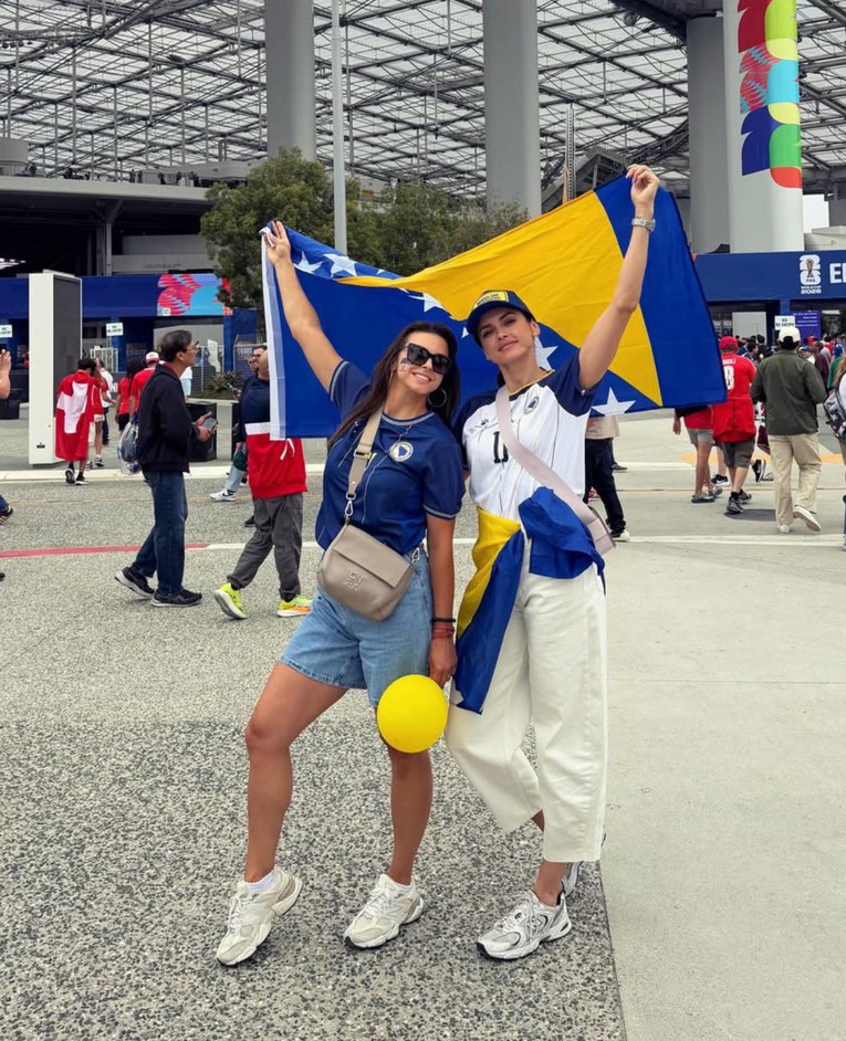 Amra Džeko pozirala ispred stadiona u Los Angelesu: "Ponosno i hrabro. Volim te BiH"