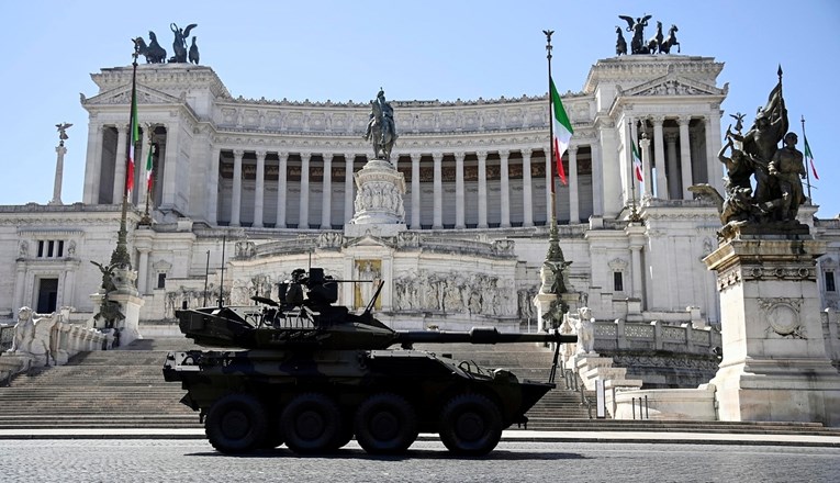 Italija slavi 76 godina republike, u Rimu održana vojna parada