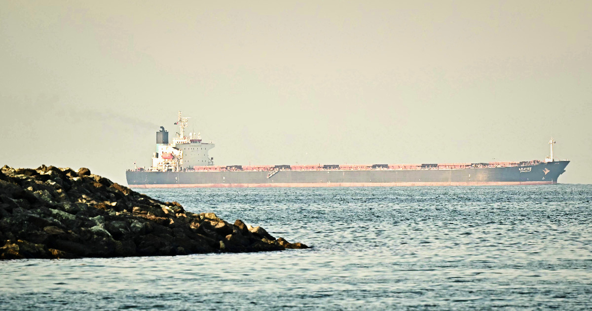 Tanker pogođen projektilima u moru kod Emirata