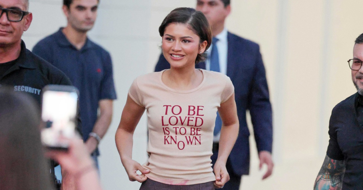 Zendaya nosi majicu koja vraća u 2000-e, rasprodala se gotovo odmah