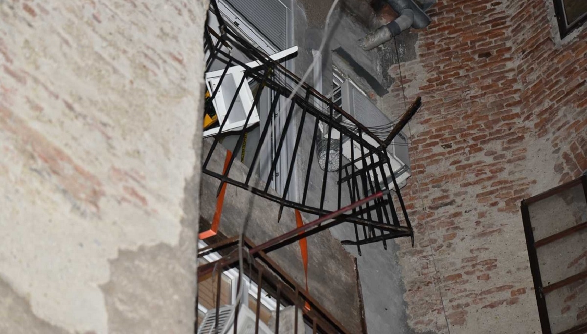 VIDEO Urušio se balkon u centru Zagreba. Jedna osoba ozlijeđena, pala je na kat ispod