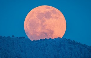 FOTO Pun Mjesec zasjao je na nebu iznad Splita, pogledajte čaroban prizor