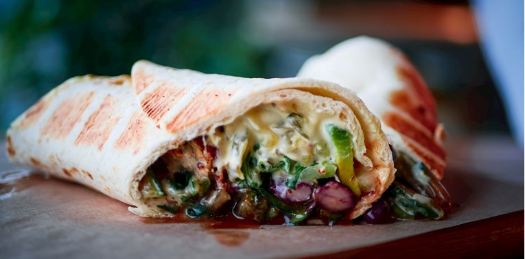 Burrito je svjetski poznato meksičko jelo. Mi ga radimo na ovaj način i top je