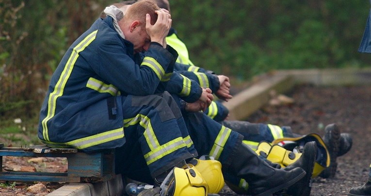 Vatrogasci u Engleskoj fotografirali tijela žena stradalih u prometnim nesrećama