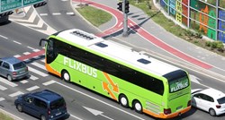 Autobus od Zagreba do Splita vozio 7 sati, pukla mu guma, jedan putnik se napio...