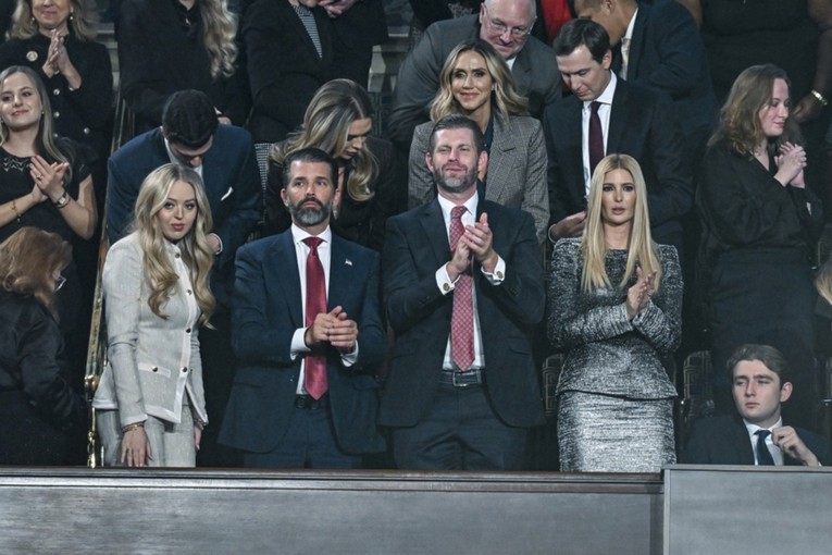 Trumpovi sinovi zarađuju na kineskim AI modelima koje SAD smatra prijetnjom
