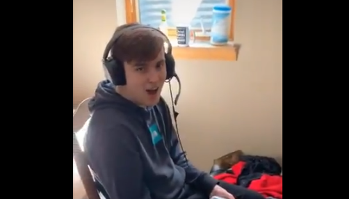 VIDEO Gola prekinula dečka u videoigri, njegova reakcija pokrenula viralni izazov
