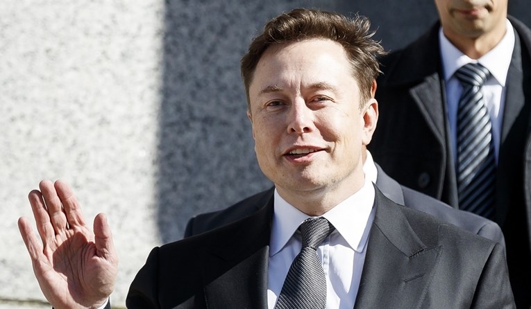Musk traži od korisnika Twittera da glasaju o povratku Trumpa na mrežu
