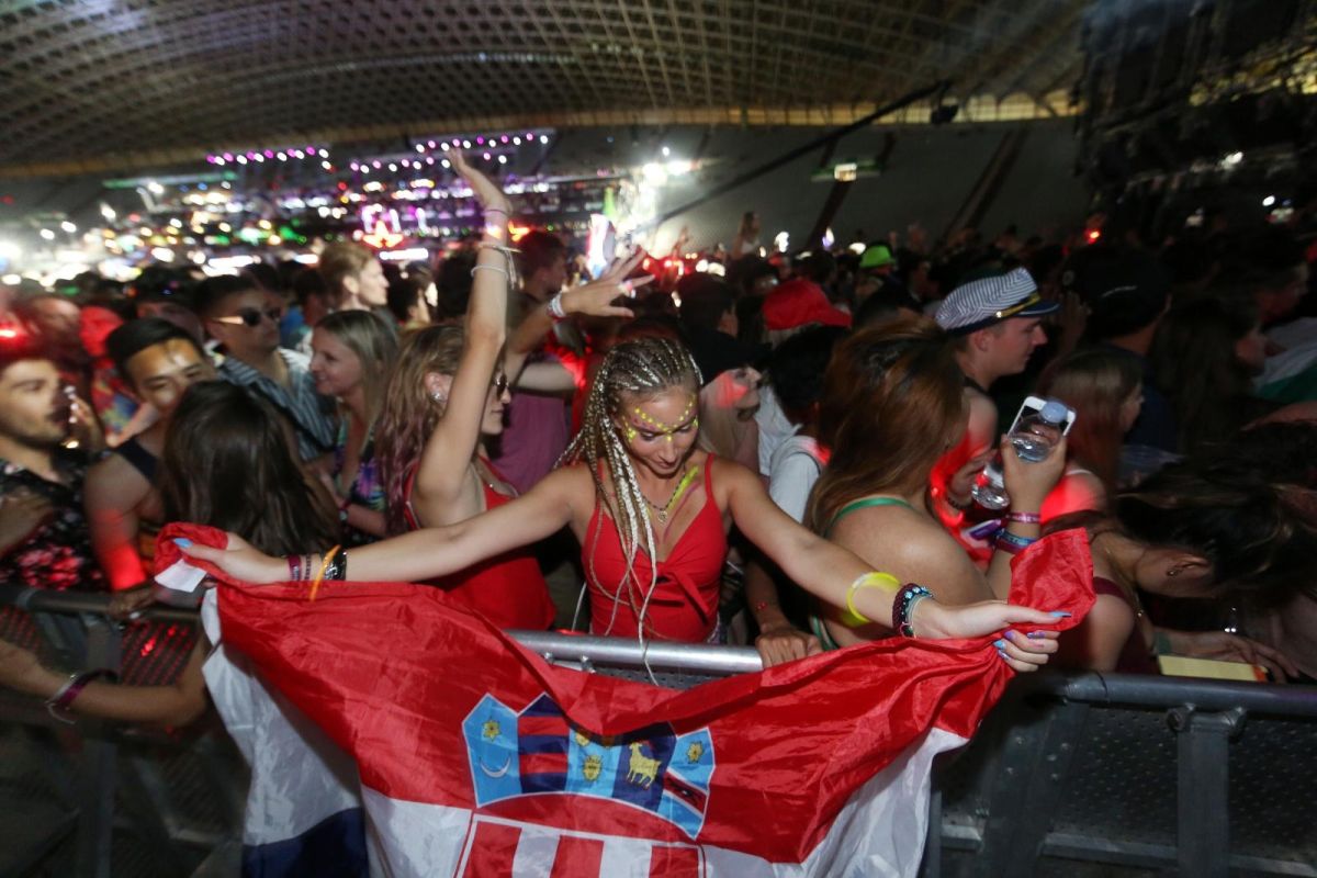 Svećenici, golotinja i apokaliptični prizori: Čeka li ovo partijanere na Ultri?
