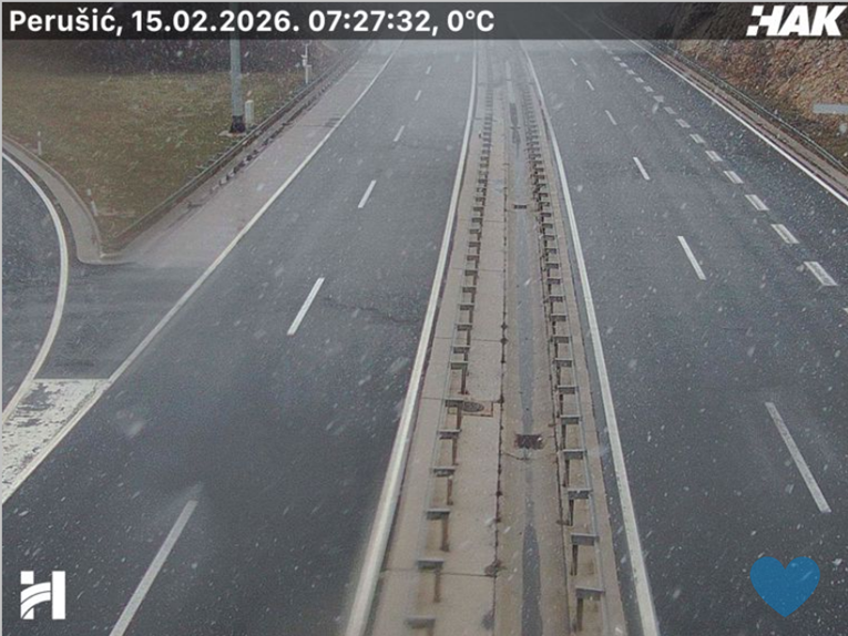 Snijeg u Lici, olujna bura na Jadranu, zatvorene dionice autocesta