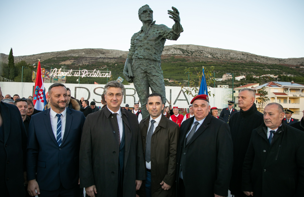 Ex-Yu zemlje spomenicima pokazuju srednji prst susjedima