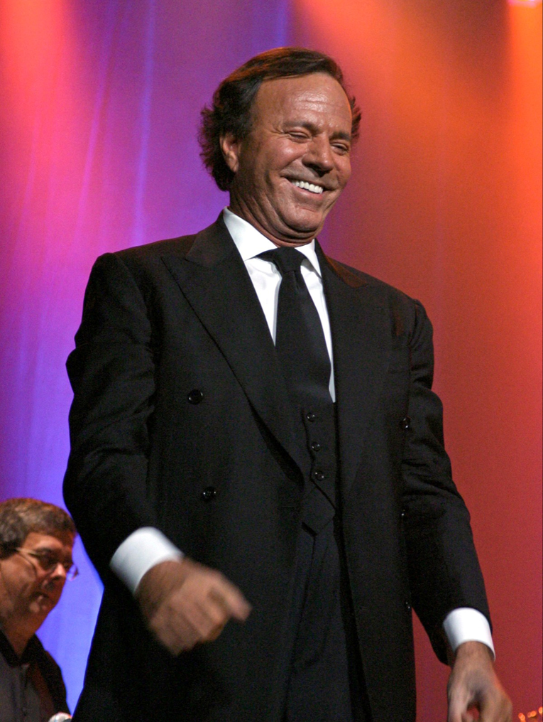 Španjolski pjevač Julio Iglesias negirao optužbe za seksualno zlostavljanje
