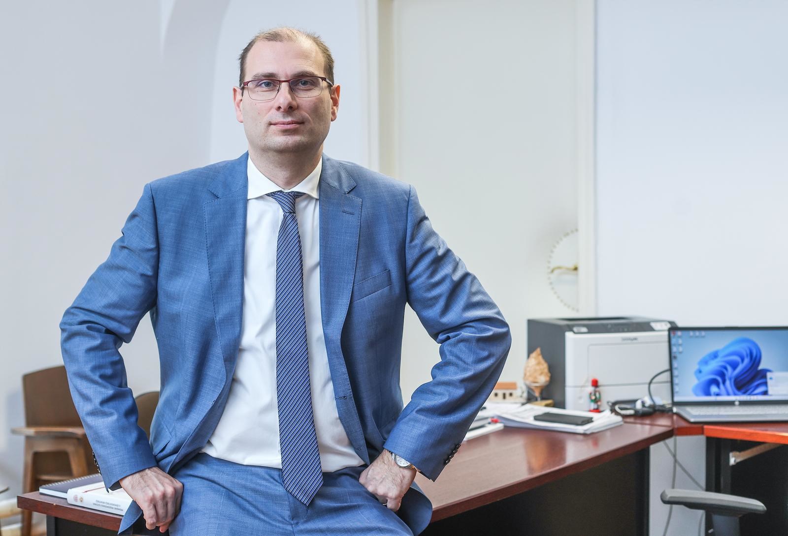 Novi šef Ustavnog suda ima 200 tisuća eura štednje, stan, kuću, dionice...
