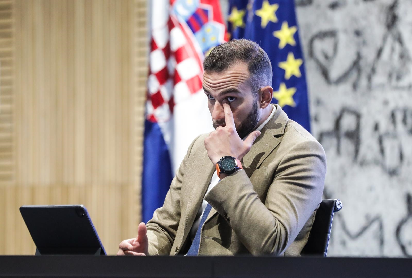 Aladrović: Dižemo minimalnu plaću