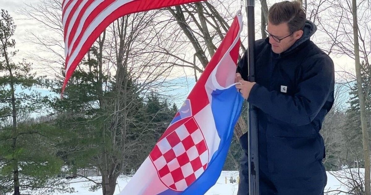 Miočić se zaposlio za stalno. Rekao je da će to napraviti kad se umirovi od borbi