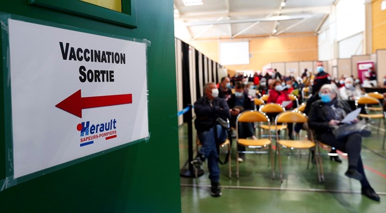 U Francuskoj 10 milijuna ljudi primilo prvu dozu cjepiva