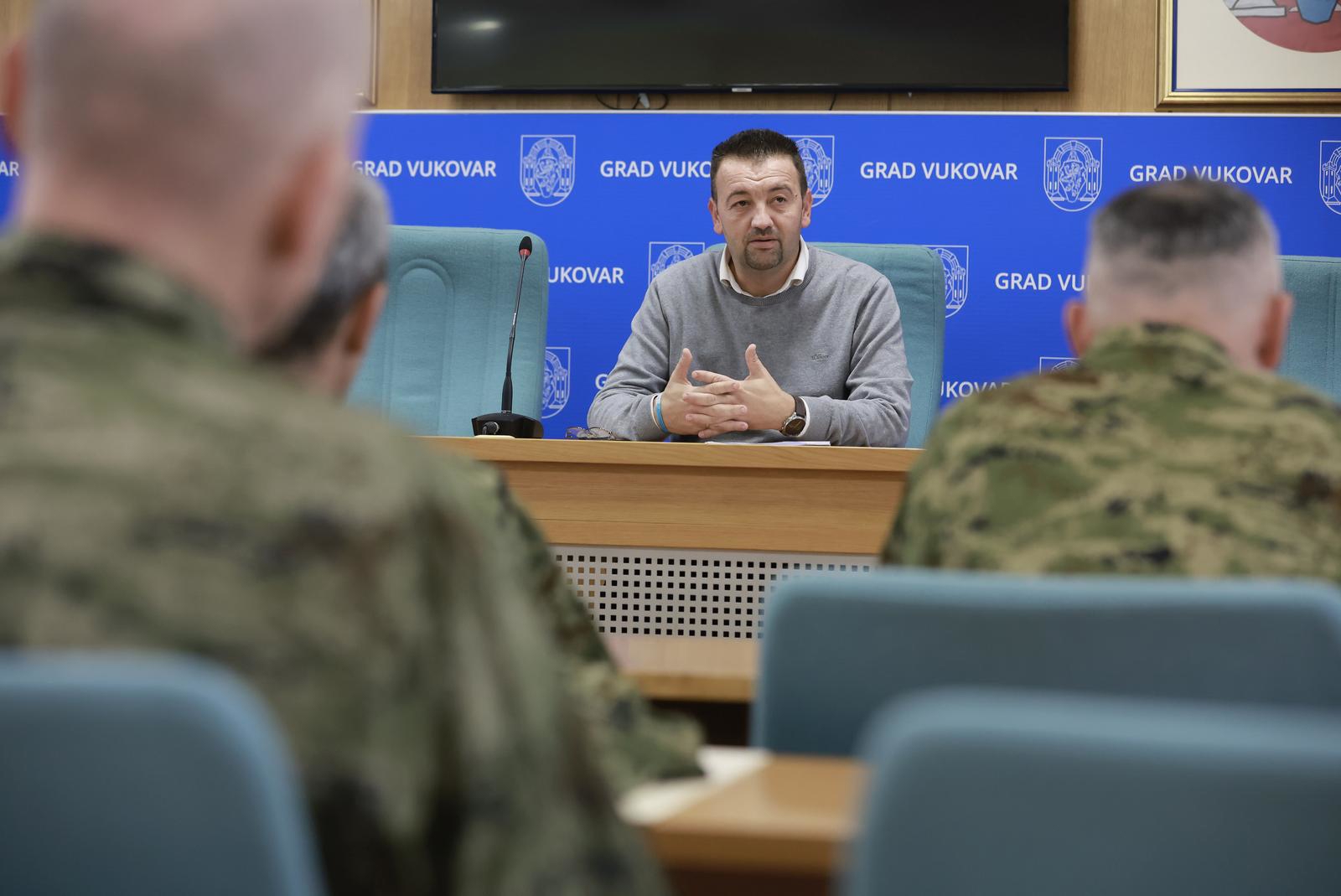 Oporba napala gradonačelnika Vukovara da politički kadrovira, on odgovorio