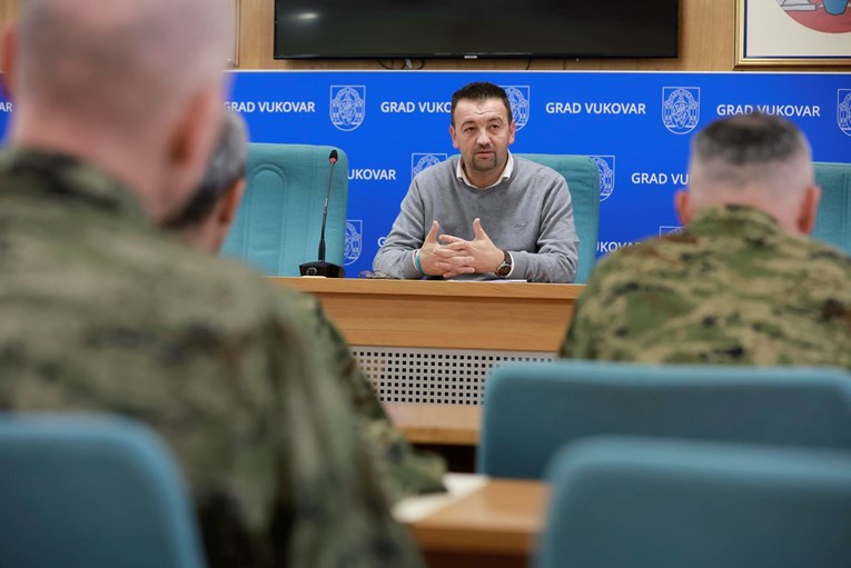Oporba napala gradonačelnika Vukovara da politički kadrovira, on odgovorio