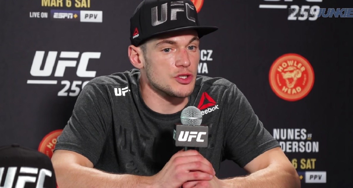 Srpski UFC-borac s 48 udaraca uništio protivnika pa prozvao suca: Bilo je krvi