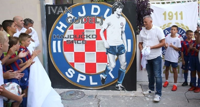 Legenda Hajduka na novom muralu nosi grb pod kojim nikad nije igrala