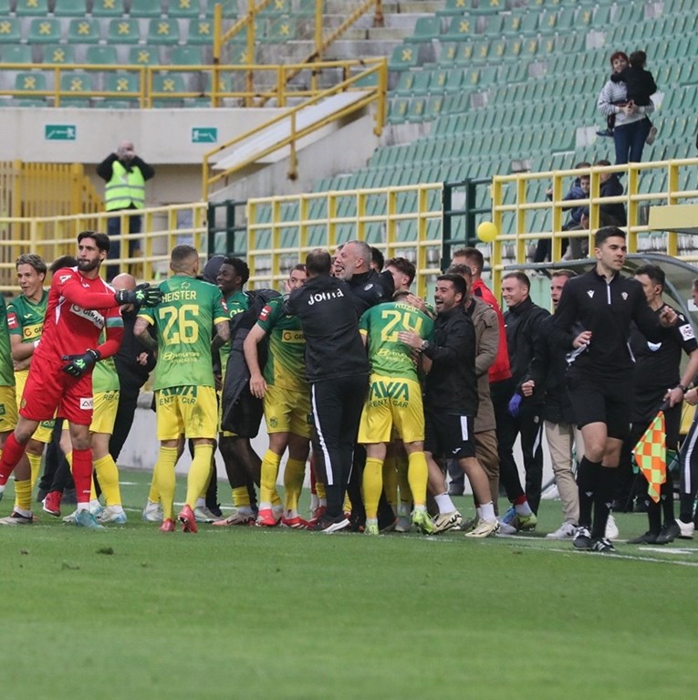 Naguravanje na kraju utakmice u Puli. Igrač Osijeka dobio izravni crveni karton
