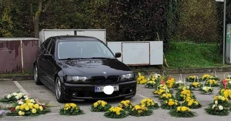 Parkirao BMW na parkiralištu u Krapini, prodavač se razljutio i ogradio auto cvijećem